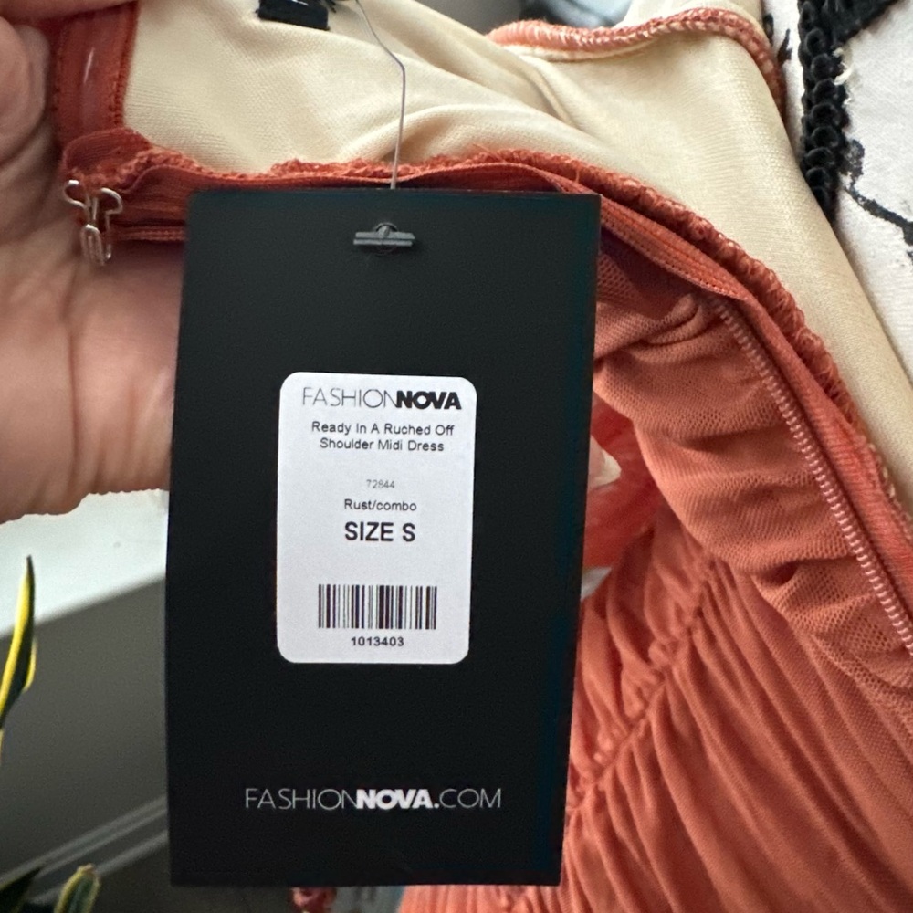 Ready in A ruched off shoulder midi dress. - Picture 12 of 12
